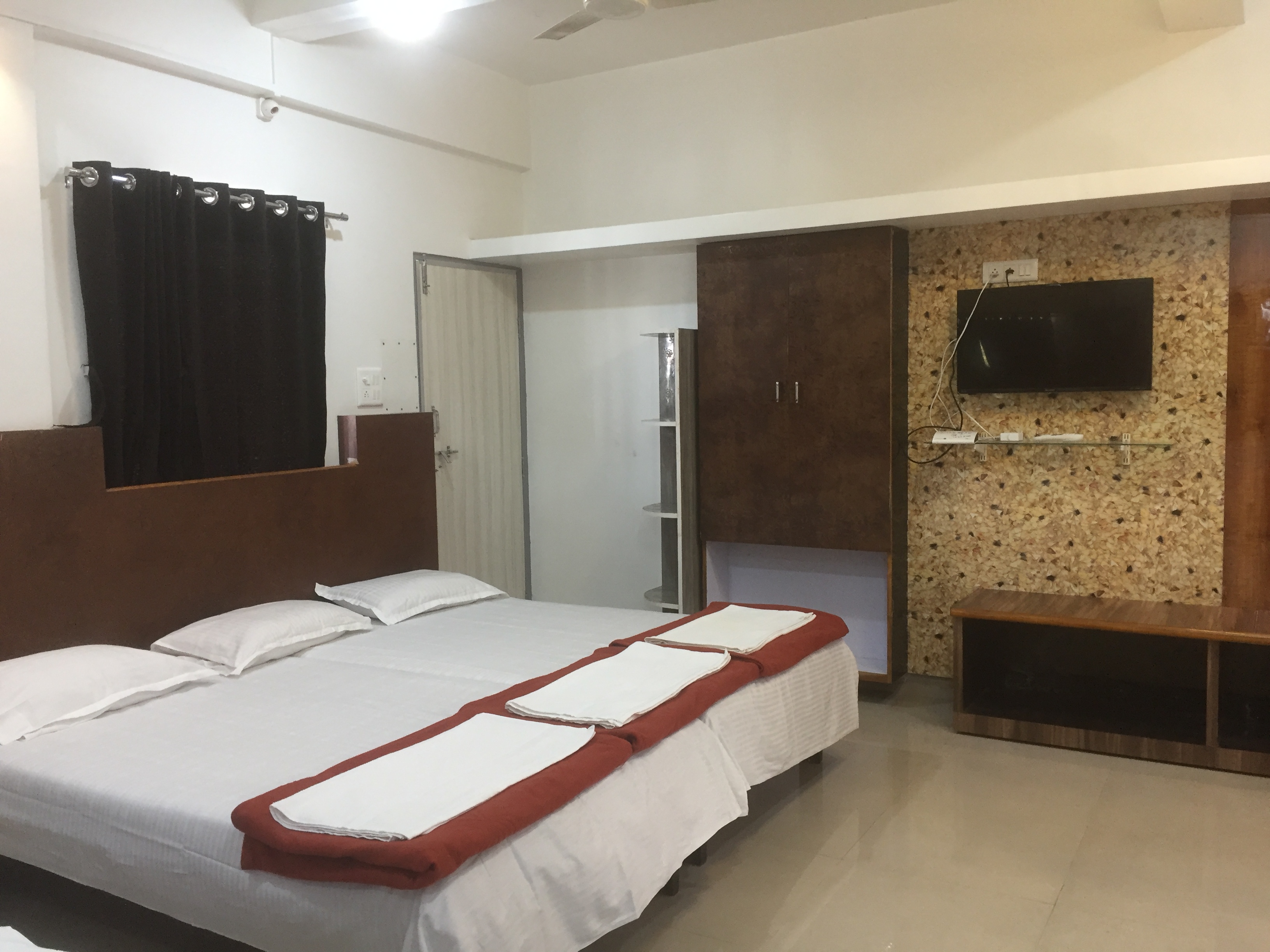 Joshi Yatri Niwas  Narsobawadi | 3 Bed AC Room